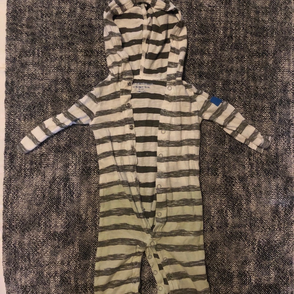 Burt’s Bees hooded jumpsuit 0-3 month